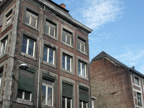 Typische Backsteinhäuser, die sehr oft in Liège anzutreffen sind