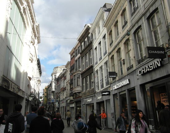 Lüttich ist auch ein Shopping-Paradies - hier eine der vielen Shoppingstraßen!