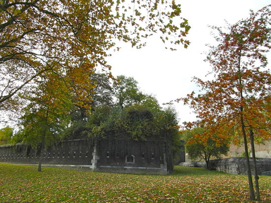 Auf dem Berg befand sich einmal die Zitadelle der Stadt, von der aber nur noch ein paar unspektakuläre Mauern übrig sind.