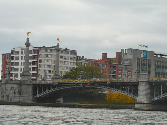 Die schönste Brücke Lièges, die Pont du Fragnée, die genauso aussieht wie die Pont Alexandre III in Paris.