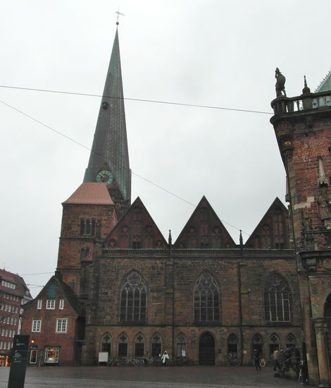 An einer Seite des Platzes steht die Liebfrauenkirche, die ich später noch besuchte