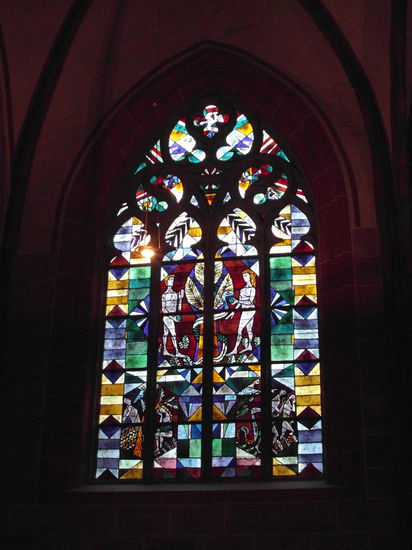 Meist mag ich moderne Fenster in alten Kirchen nicht so gern, aber die Fenster im Bremer Dom aus den Sechziger Jahren fand ich sehr schön, hier z.B. Adam und Eva im Paradies.