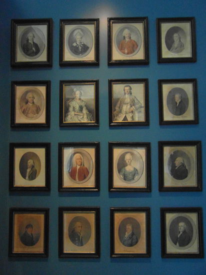 Portraits wichtiger Bremer Bürger aus dem 18. Jahrhundert. Davon gibt es rund 150 Stück, fast alle vom selben Maler gemalt. Wirklich interessant, denn sie sind alle recht natürlich gehalten und sehr unterschiedlich.