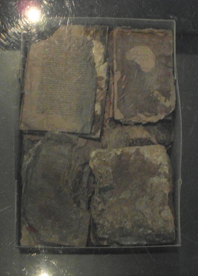 Die Reise durch die Bremer Geschichte endet mit der Nazizeit, wobei mich dieses Exponat besonders berührt hat: Eine Kiste mit verbotenen Büchern, von einer Familie in den Dreißiger Jahren in der Einfahrt ihres Hauses vergraben. Die Kiste wurde erst 1987 wieder gefunden.