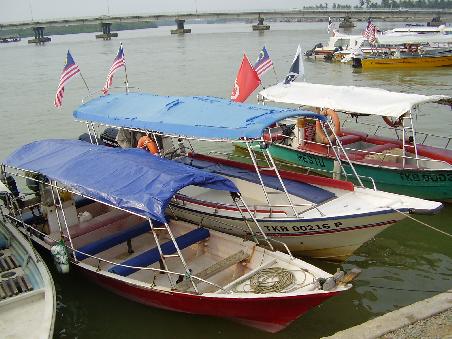 Die Speedboote die nach Pulau Perhentian fahren.