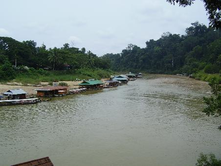 Die schwimmenden Restaurants im Taman Negara Nationalpark