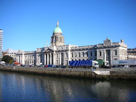Custom House am River Liffey