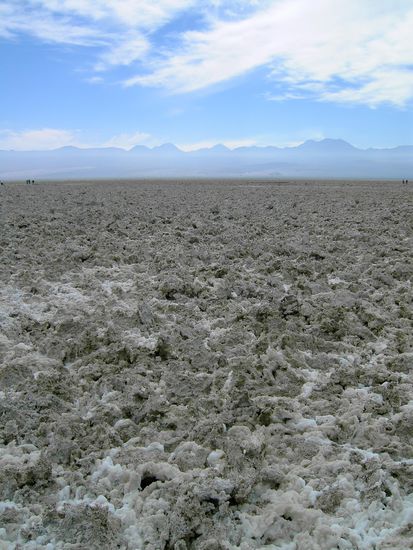 Die salzigen Ueberbleibsel eines frueheren Sees in der "Salar de Atacama"!
