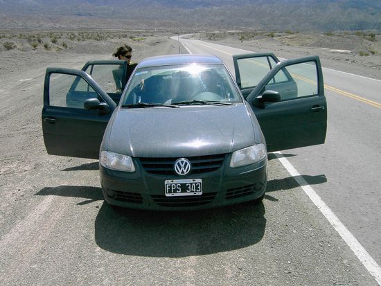 Unser Offroad-Racer, hier mal auf einer asphaltierten Strasse...