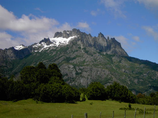 Auf unserem Weg zum Nationalpark Lanin gab es wieder einmal einige Gebirgsformationen zu bewundern!