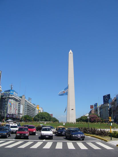 Der Obelsik an der Avenida 9 de Julio, die angeblich breiteste Straße der Welt!