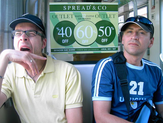 Jaja, die letzten Tage von Marc &amp; Roli in B.A. waren nochmal ziemlich anstrengend. Sämtliche wichtigen Stadteile wurden abgeklappert. Das Centro, San Telmo, La Boca, Palermo, Puerto Madero und ein Ausflug ins Flußdelta Tigre stand auch noch auf dem Plan. Liebe Jungs, ich  darf hier nochmal erwähnen, dass die Zeit mit Euch echt super lustig war  Und Marc, Du meintest ja, Du hättest im letzten Reisebericht zu viele "verbale Watschn" bekommen. Zu einer gewünschten Gegendarstellung reicht es aber leider nicht. Mir geht das Bild, als Du Dir das Bikini-Oberteil für Deine Freundin an Deine Brust gehalten hast, einfach nicht aus dem Kopf 