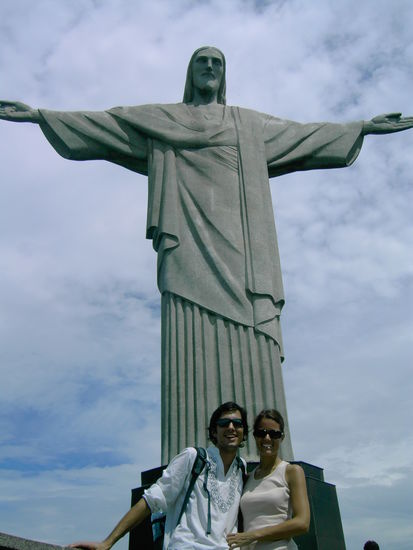 Von der Christusstatue auf dem Corvocado Berg ueberblickt man die ganze 6.000.000 Einwohner Stadt. Und wenn hier derzeit nicht staendig ein gewisser Dunst herrschen wuerde, dann haette ich hier auch ein tolles Bild vom Zuckerhut einstellen koennen... Trotzdem war die Aussicht grandios!