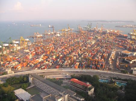 Blick vom Büro auf den Containerhafen