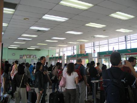 Anstehen bei der Einreise in Malaysia