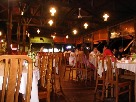 Das Seafood Restaurant auf Stelzen im Meer