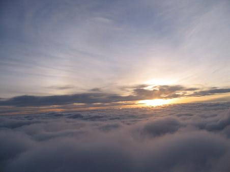 Sonnenaufgang vom Flugzeug aus