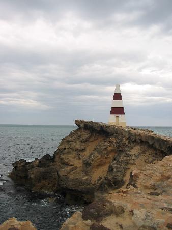 Der Obelisk an der Kueste von Robe