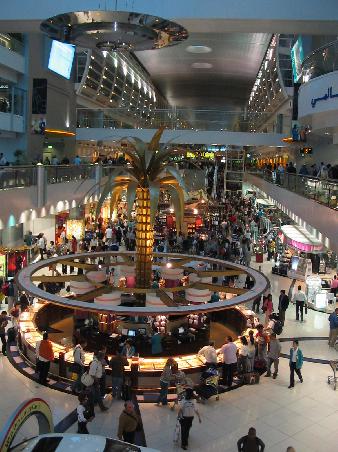 Auf dem Flughafen in Dubai...