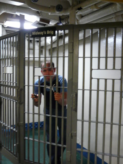 Da gehört er hin!!! Der Knast an Bord.
