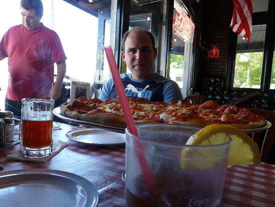 Zum Glück hat uns die Kellnerin zu einer Pizza für Beide geraten!