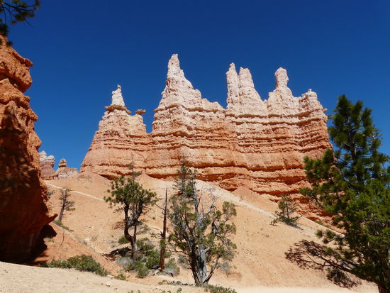 Oben links, das ist die Queen!