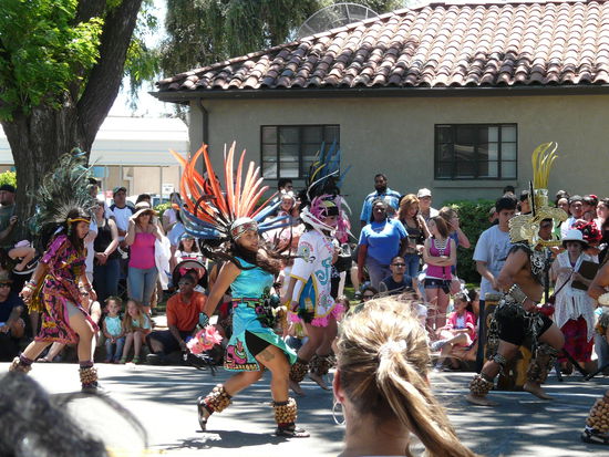 Mexikanische Tänzer auf den Straßenfest
