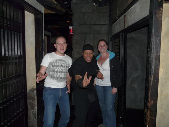 Zum Abschied ein Bild mit TV - Ninja Jonathan (Also, wenn ihr dort hin kommt, m,fragt ruhig nach ihm, er war echt super und auf jeden Fall VORBESTELLEN!!!)