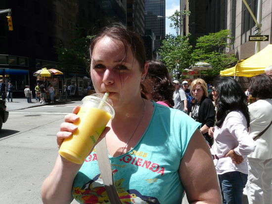 und frischer Ananas Mangs Smoothie 