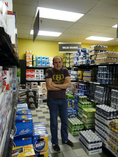 Nur frieren muss er da drin, denn natürlich ist das ganze Bier gekühlt 