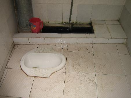 Das stille Oertchen mit dem kleinen roten Ding oben links zum spuelen.