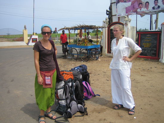 "Bushaltestelle" im Nirgendwo in der Naehe von Mamallapuram