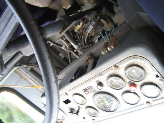 Die Steuerzentrale unseres Busses. Auf das noetigste beschraenkt.