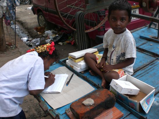 fleissig bei den Hausaufgaben