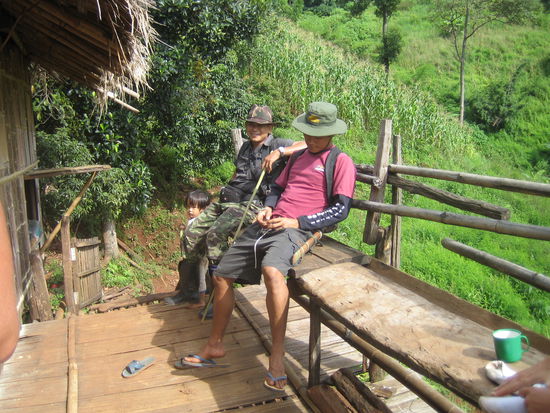 Unsere Guides Jungle Boy mit Bruder und Kind.