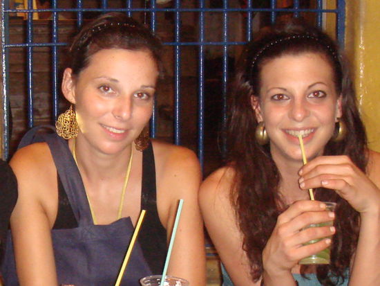 Sabine mit ihrer Schwester Chrissie.