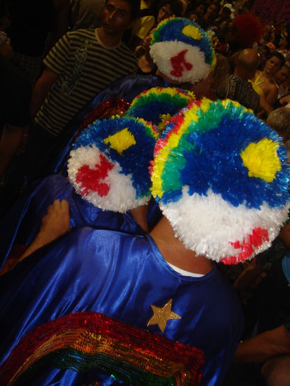 Perruecken und Umhaenge im Pernambucostyle