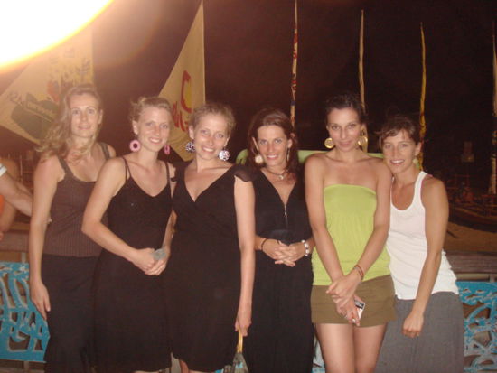 Chic fuer den Abend
(v.l. Kora, Nicole, Katha, Ina, Sabine, Anne)