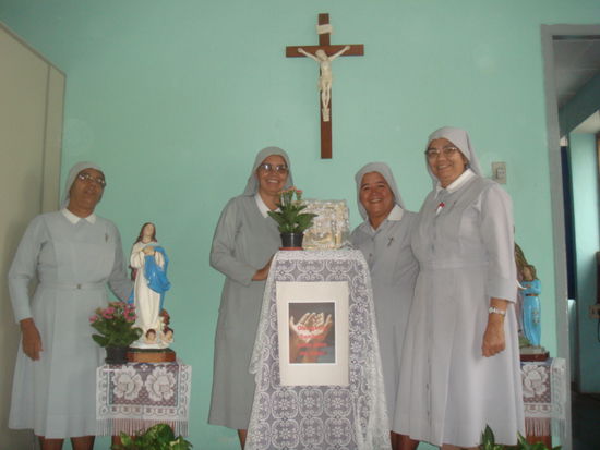 Die Schwestern aus unserem Institut:
(v.l.)
Irma Itanaci, Irma Graca, Irma Lucia, Irma Betania