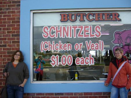 Faszination vom ersten Tag: Die Australier essen S(ch)nitzel