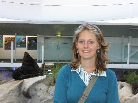 Ich mit einem Seehund im Aquarium