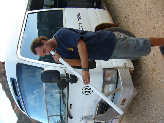 Statt Regenschirm wird ins Didgeridoo geblasen