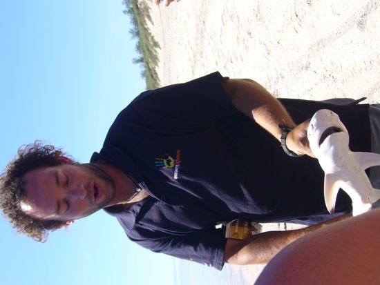 Chris mit Hai am 80Mile Beach