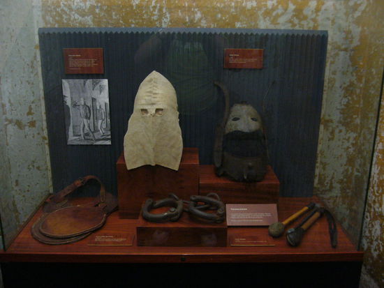 Haenkermasken und Folterwerkezeuge im Old Melbourne Gaol