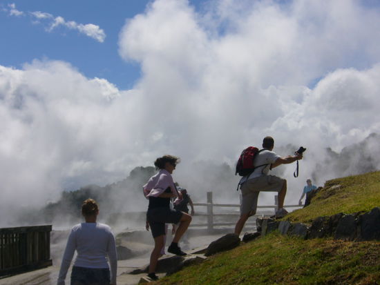 Flucht vor den stinkenden Geysiren im Te Puia