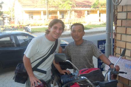 Cuong und ein erschoepfter Helli