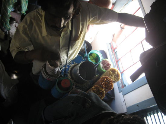 im zug nach berhampur (auf der gepaeckablage)