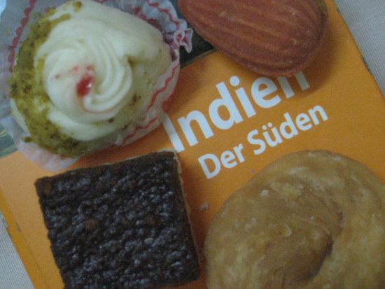 indische Schleckereien. sollte man besonders bei einem Postbesuch mit sich tragen