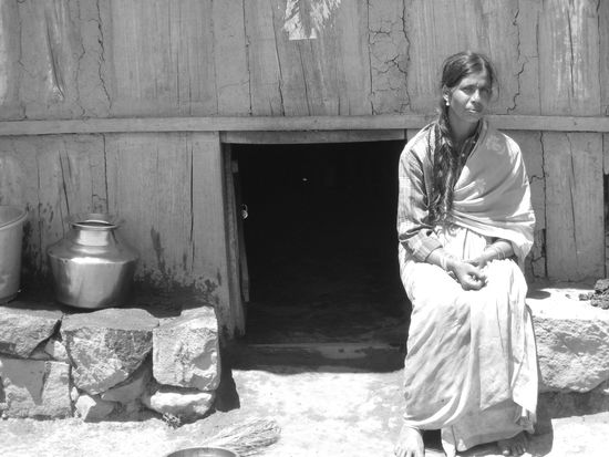 Toda Frau, Tribal Village in den insgesamt nur 5 Familien wohnen