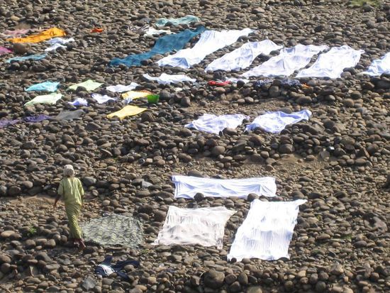 Besser als jede Waescheleine, die von der Sonne aufgeheizten Steine sind besonders effektiv